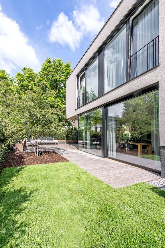Terrace with garden area