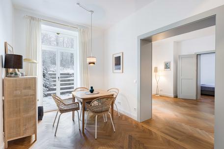 Partially furnished 2-room apartment in an old building with terrace in Alt-Bogenhausen