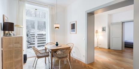 Teilmöblierte 2-Zimmer-Altbauwohnung mit Terrasse in Alt-Bogenhausen