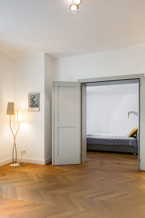 Wohnzimmer mit Flügeltüren