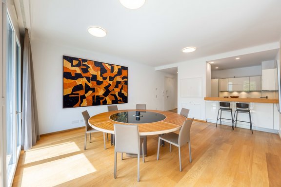 Kitchenette with a bar area