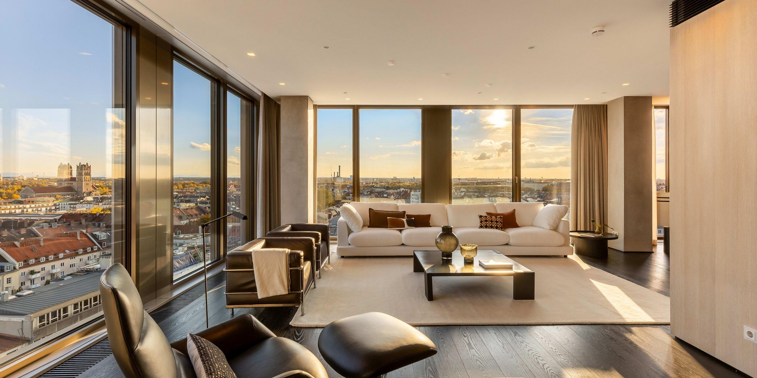 The View: Luxurious penthouse with a unique 360° panorama, concierge and spa in the "SEVEN"