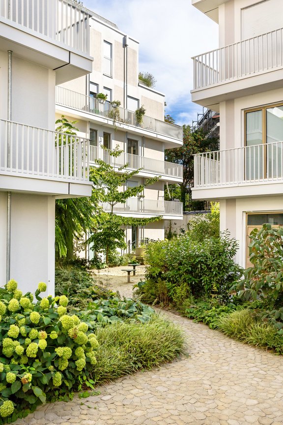 Well-kept residential complex with Mediterranean flair