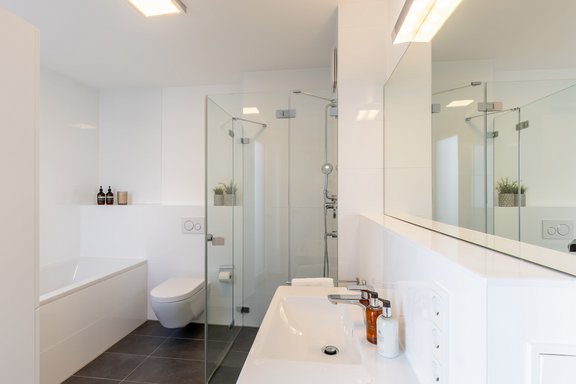 Master bathroom en-suite