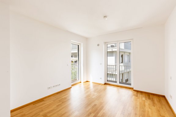 Guest room with double-sided exposure