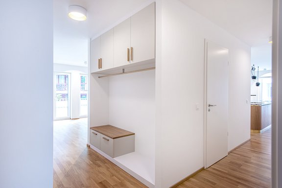 Entrance area with cloakroom