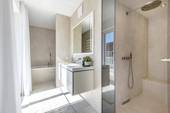 Elegant en suite bathroom with a steam shower