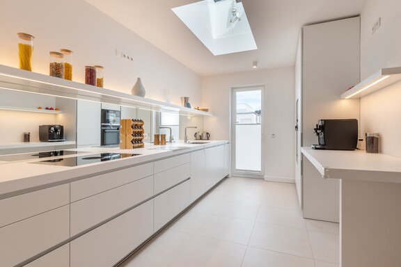 Stylish built-in kitchen with brand-name appliances