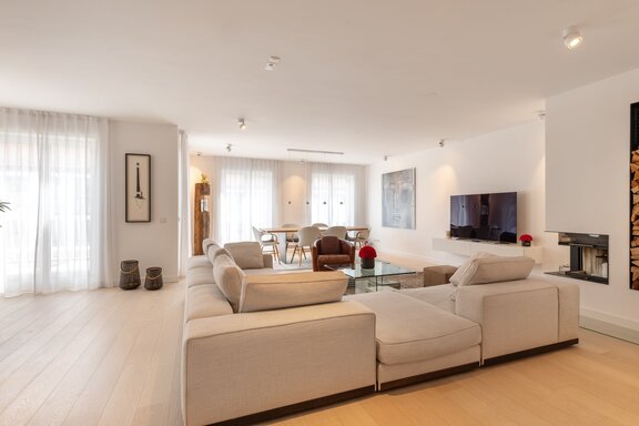 Open plan living/dining area