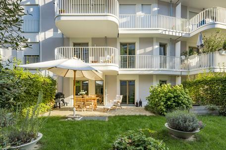 "Therese": Stylisches Haus-im-Haus mit 5 Zimmern, edlem SPA, Hobbybereich und Südgarten