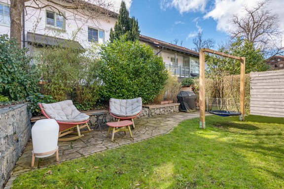 Sonniger Familiengarten