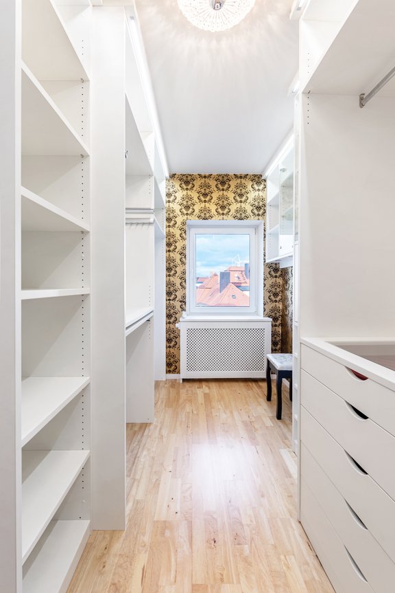 Ankleide mit Maßeinbauten