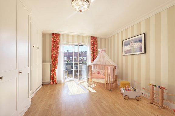 Arbeits- oder Kinderzimmer