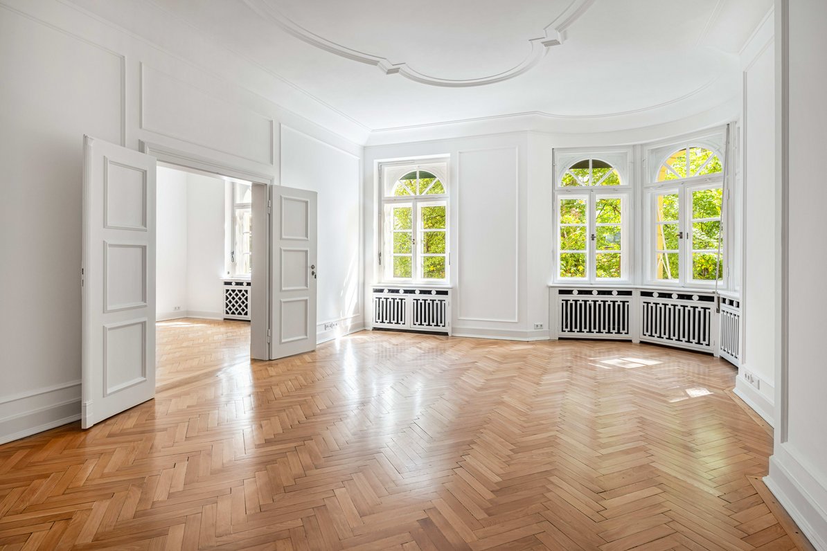 Living room with ceiling stucco
