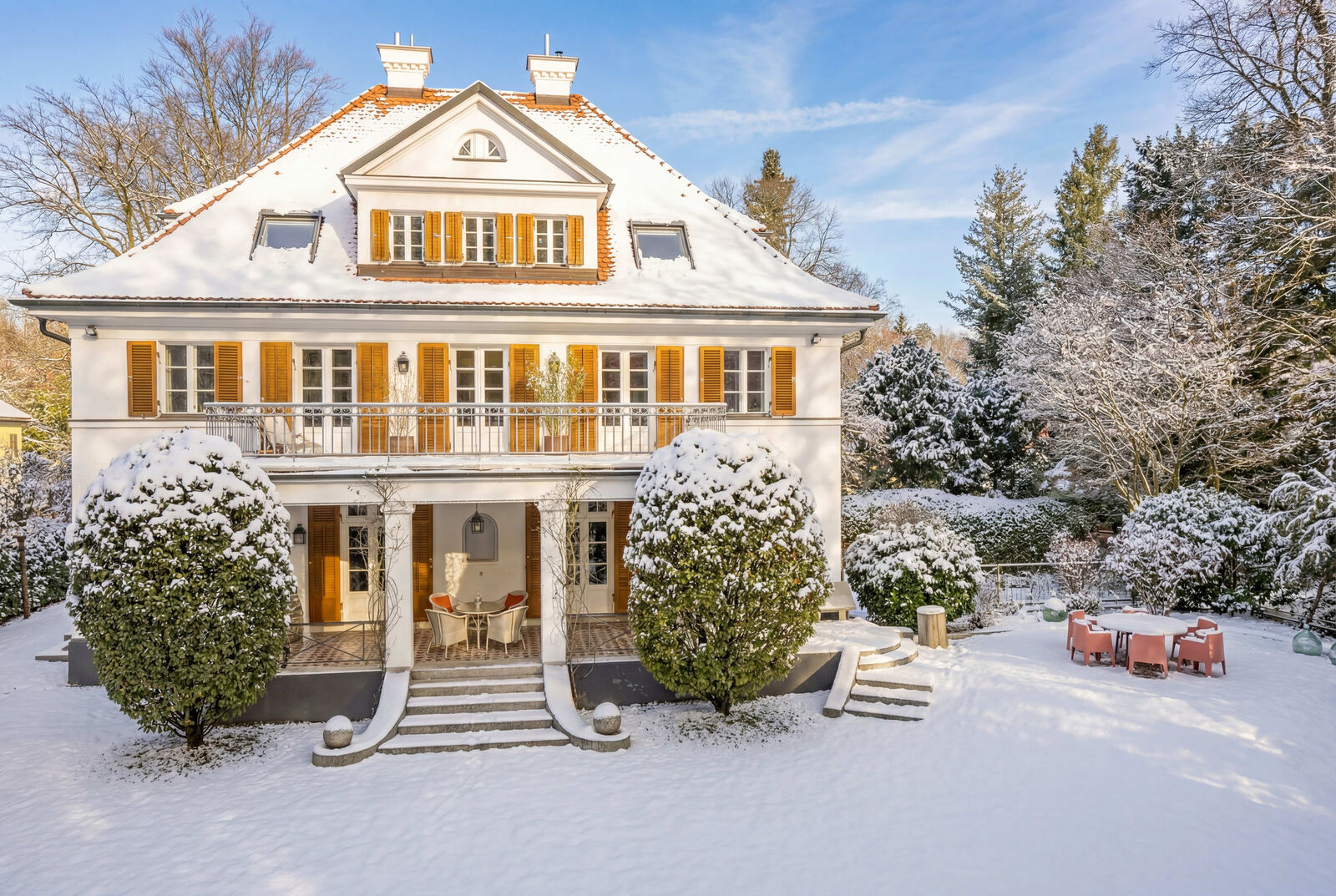Repräsentative Altbau-Villa mit 9 Zimmern