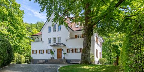 Prinz-Ludwigs-Höhe: Beeindruckende Altbau-Villa mit 6 Schlafzimmern in Bestlage