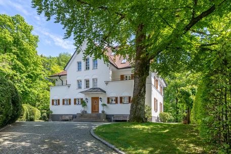 Prinz-Ludwigs-Höhe: Beeindruckende Altbau-Villa mit 6 Schlafzimmern in Bestlage