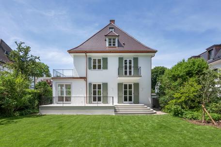 Top renovated old villa from 1929 with garden