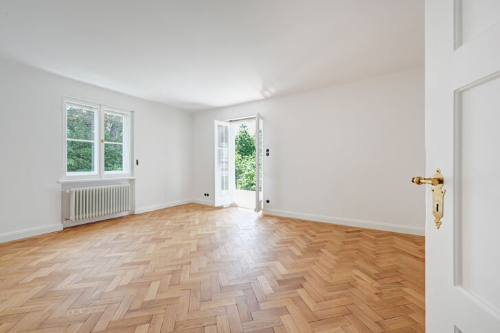 Masterschlafzimmer mit Balkon