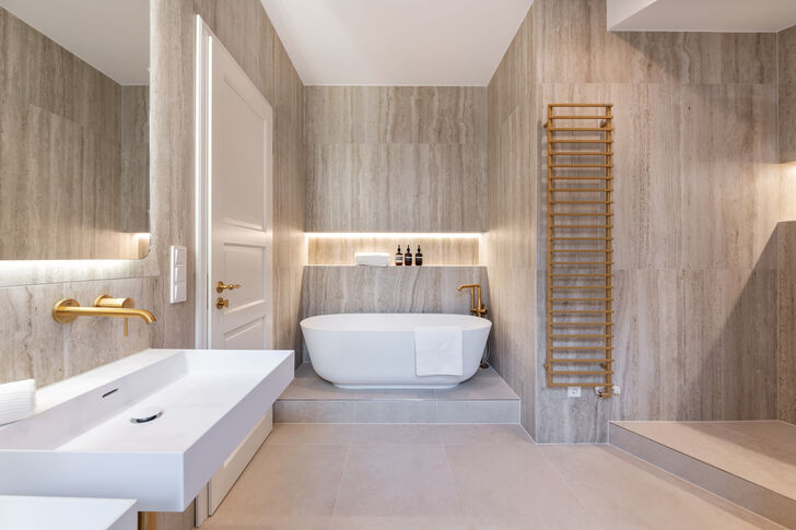 Bad mit freistehender Wanne
