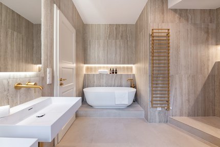 Bad mit freistehender Wanne