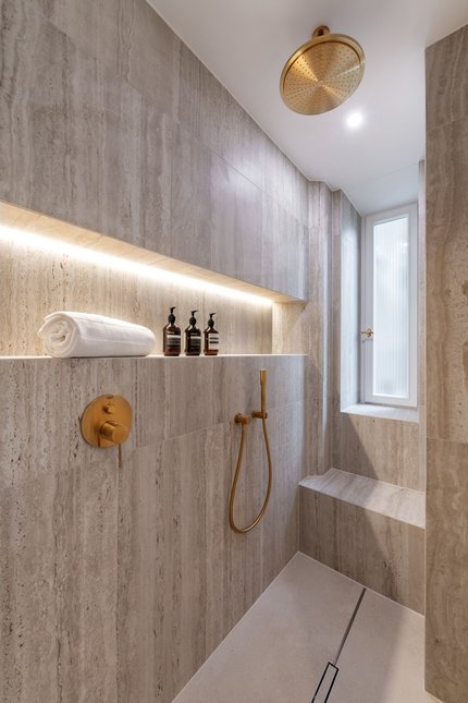 Walk-In-Dusche mit Sitzbank