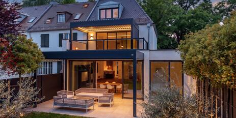 Top-Villenlage Herzogpark: Stylisches Design-Domizil mit Sauna, Whirlpool und Highend-Haustechnik