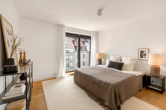 Helles Schlafzimmer mit Ankleide