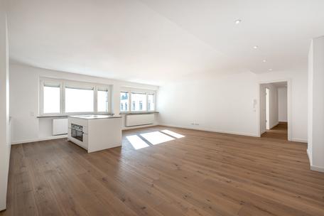 Top location at Promenadeplatz: quiet, as good as new 4-room apartment