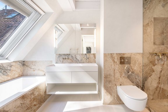 Masterbad mit Naturstein