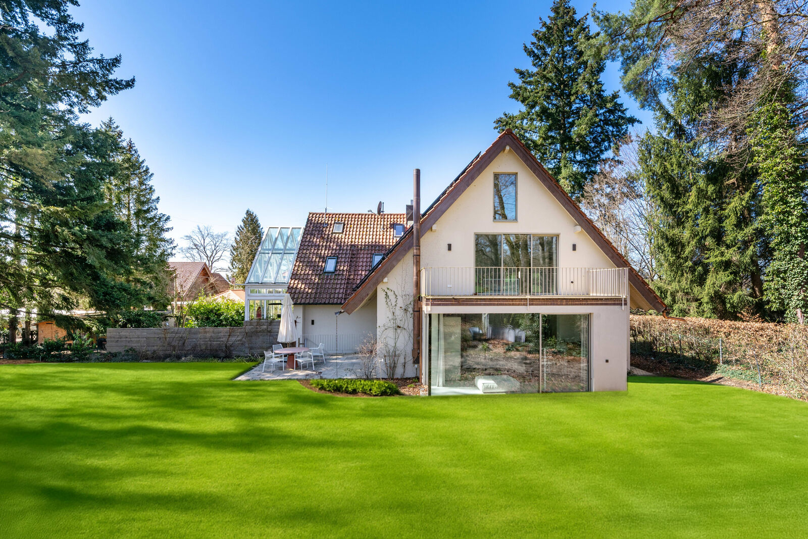 Hochklassige Doppelhaushälfte (Garten visualisiert)