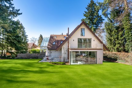 Hochklassige Doppelhaushälfte (Garten visualisiert)