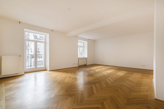 Wohnbereich mit Balkonzugang