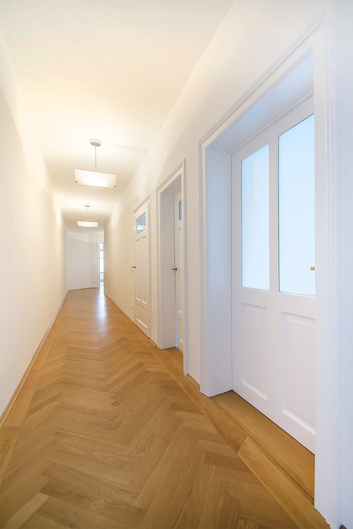 Flur mit Design-Leuchten