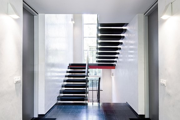 Treppenhaus im Bauhaus-Stil