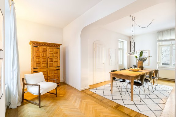 Essbereich mit Balkonzugang