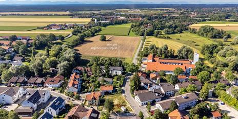 Toplage in der Ortsmitte: Grundstück von 1.181 m² mit genehmigter Bebauung