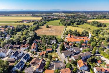 Toplage in der Ortsmitte: Grundstück von 1.181 m² mit genehmigter Bebauung