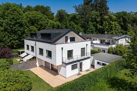 A unique investment opportunity in Starnberg: a complex comprising an apartment building and a two-family home