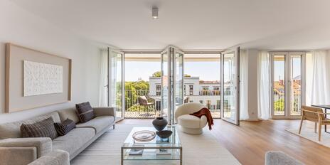 Prime location near Elisabethmarkt: Light-filled 4-room apartment with a balcony in the iconic Sep-Ruf building