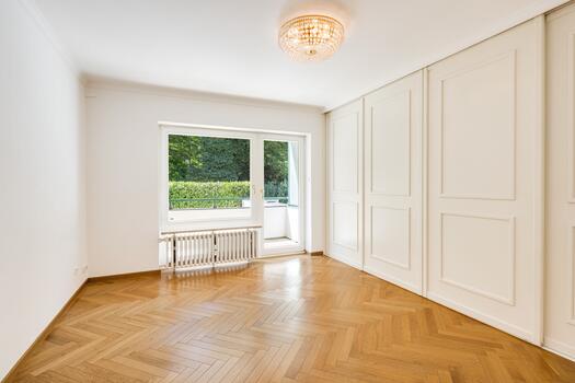 Master bedroom with access to the garden