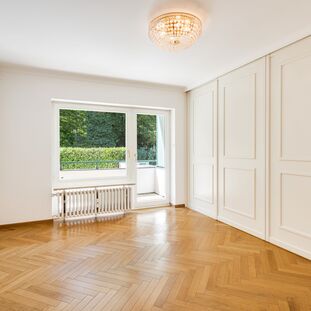 Master bedroom with access to the garden