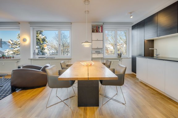 Lichtdurchfluteter Wohn-/Essbereich