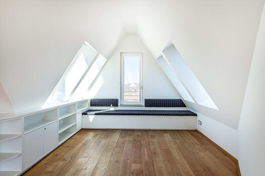Dining area with custom-made fittings