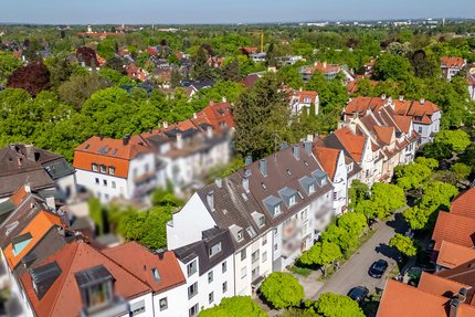 Mehrfamilienhaus mit Gartenfläche