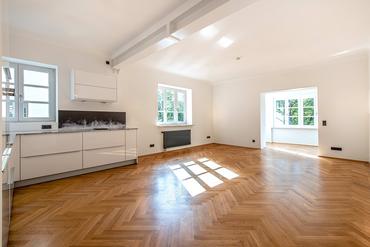 Top renovated 3 room old building apartment with two balconies