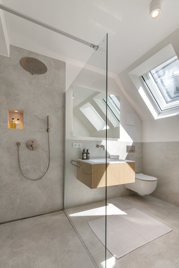Shower room on the 2nd floor
