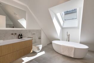 Modern en suite bathroom