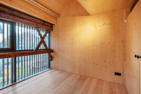 Schlafzimmer mit Einbauten