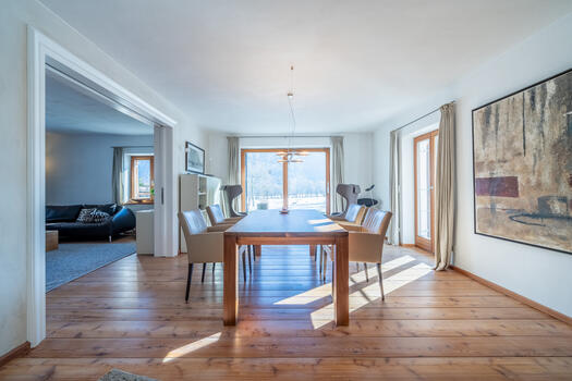 Spacious living and dining area